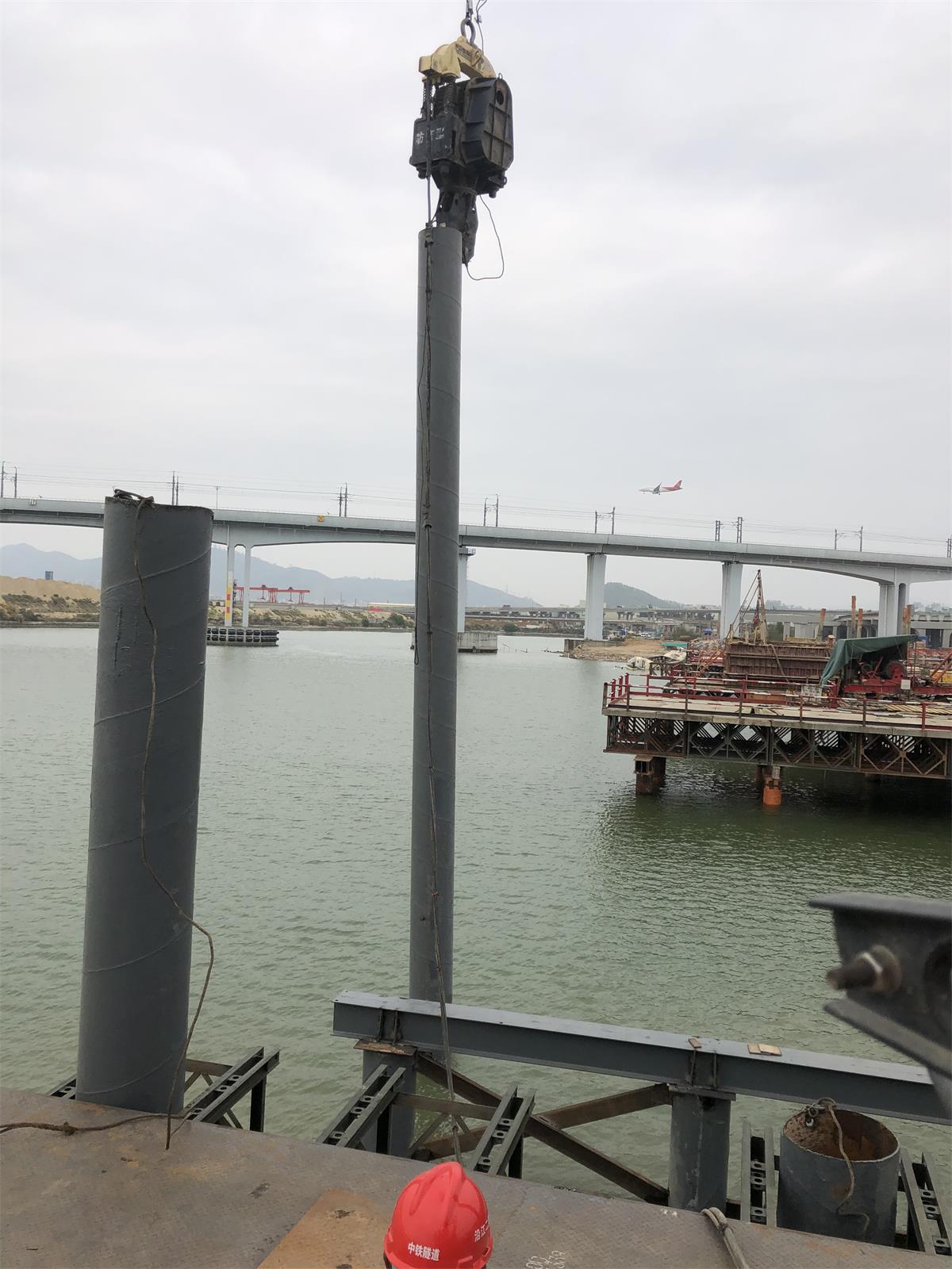 湖南浩潤路橋機(jī)械有限公司,郴州公路鋼橋設(shè)計制造加工,郴州鋼管樁橋梁設(shè)計制造加工 湖南浩潤路橋機(jī)械有限公司,郴州公路鋼橋設(shè)計制造加工,郴州鋼管樁橋梁設(shè)計制造加工