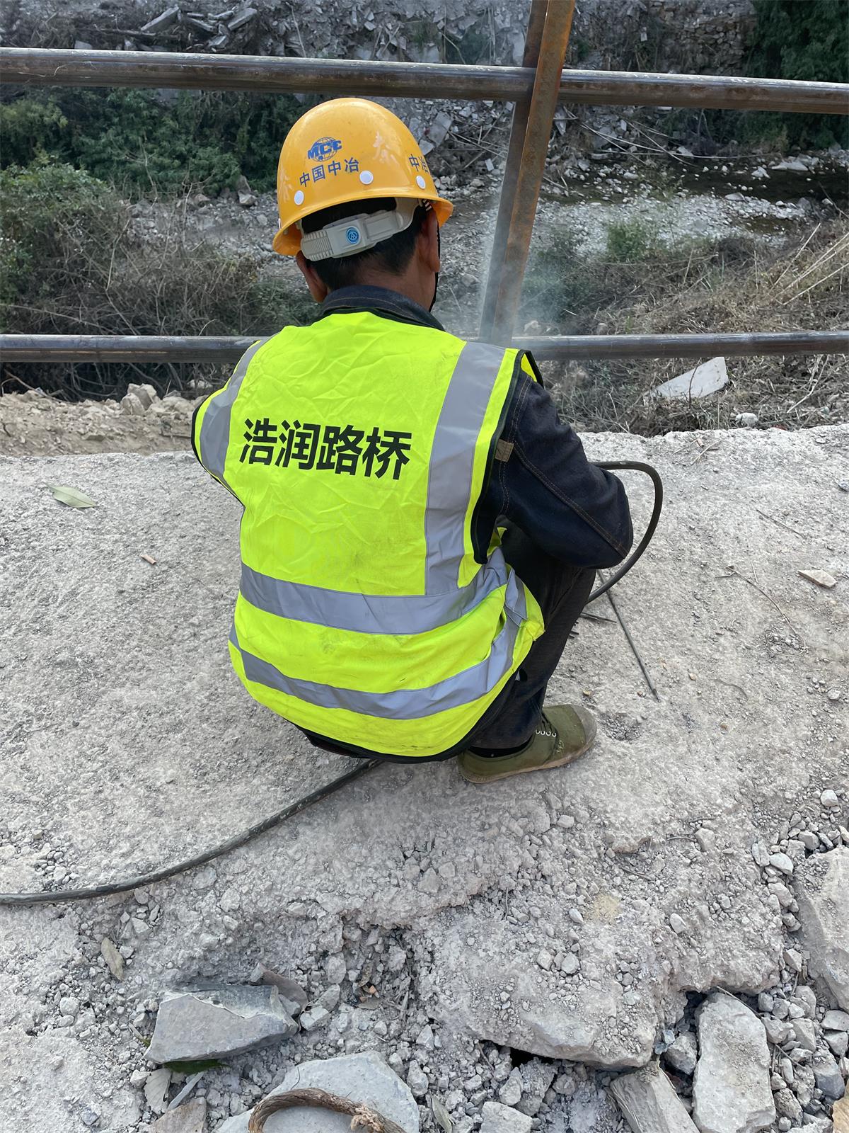 湖南浩潤路橋機械有限公司,郴州公路鋼橋設(shè)計制造加工,郴州鋼管樁橋梁設(shè)計制造加工 湖南浩潤路橋機械有限公司,郴州公路鋼橋設(shè)計制造加工,郴州鋼管樁橋梁設(shè)計制造加工