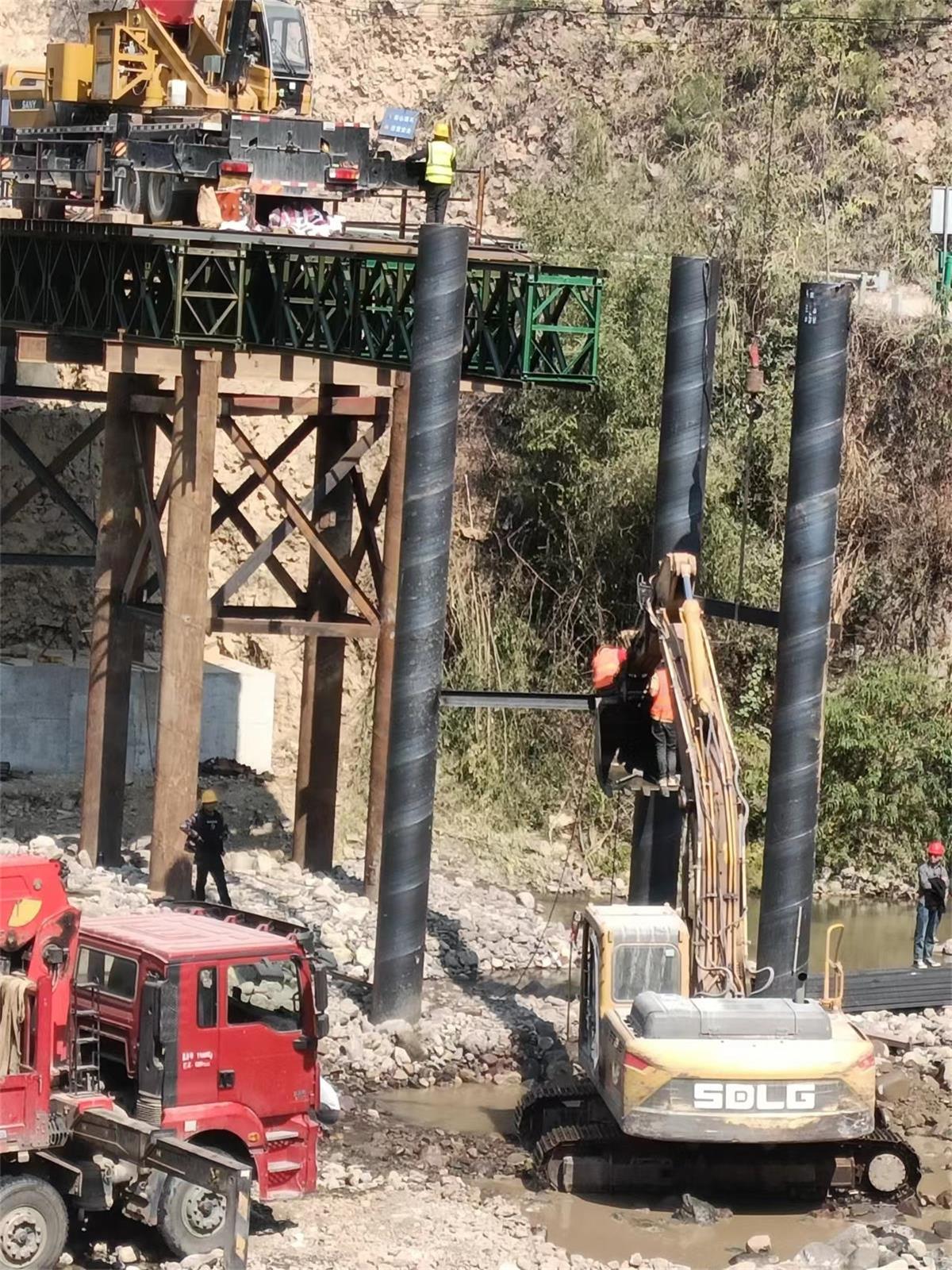 湖南浩潤路橋機械有限公司,郴州公路鋼橋設(shè)計制造加工,郴州鋼管樁橋梁設(shè)計制造加工 湖南浩潤路橋機械有限公司,郴州公路鋼橋設(shè)計制造加工,郴州鋼管樁橋梁設(shè)計制造加工