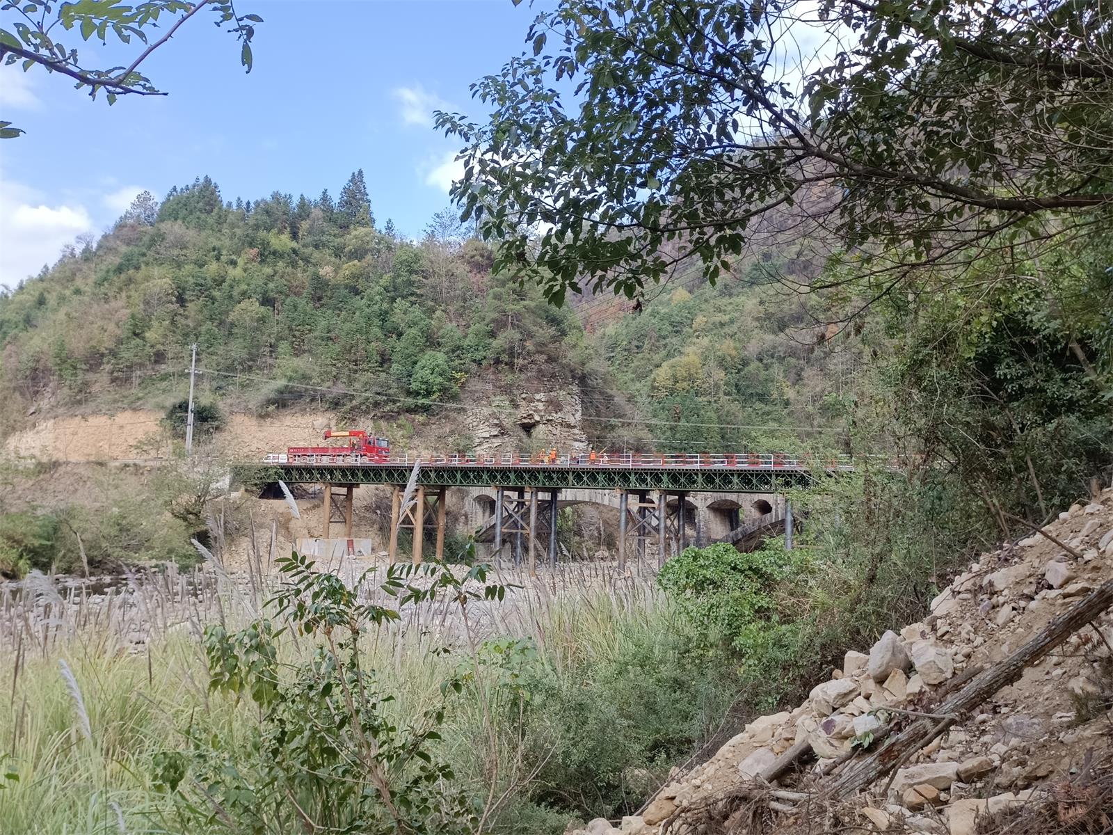 湖南浩潤路橋機械有限公司,郴州公路鋼橋設(shè)計制造加工,郴州鋼管樁橋梁設(shè)計制造加工 湖南浩潤路橋機械有限公司,郴州公路鋼橋設(shè)計制造加工,郴州鋼管樁橋梁設(shè)計制造加工